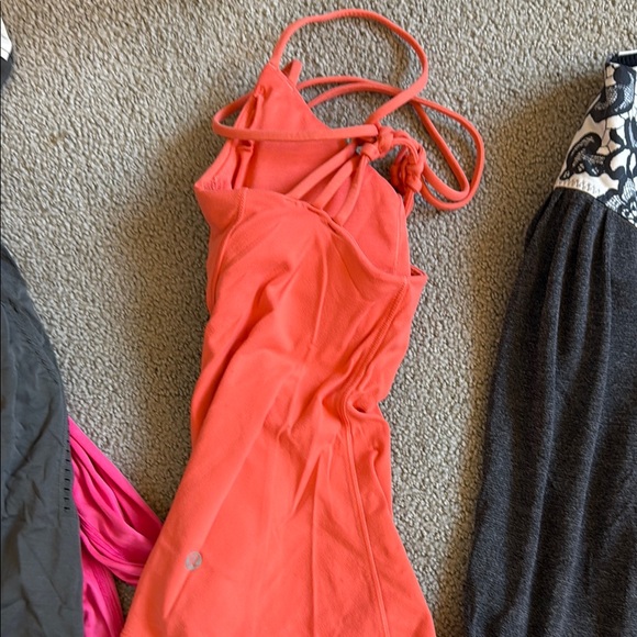 Women's Assorted Activewear Tops (Lulu Lemon) - Picture 6 of 9